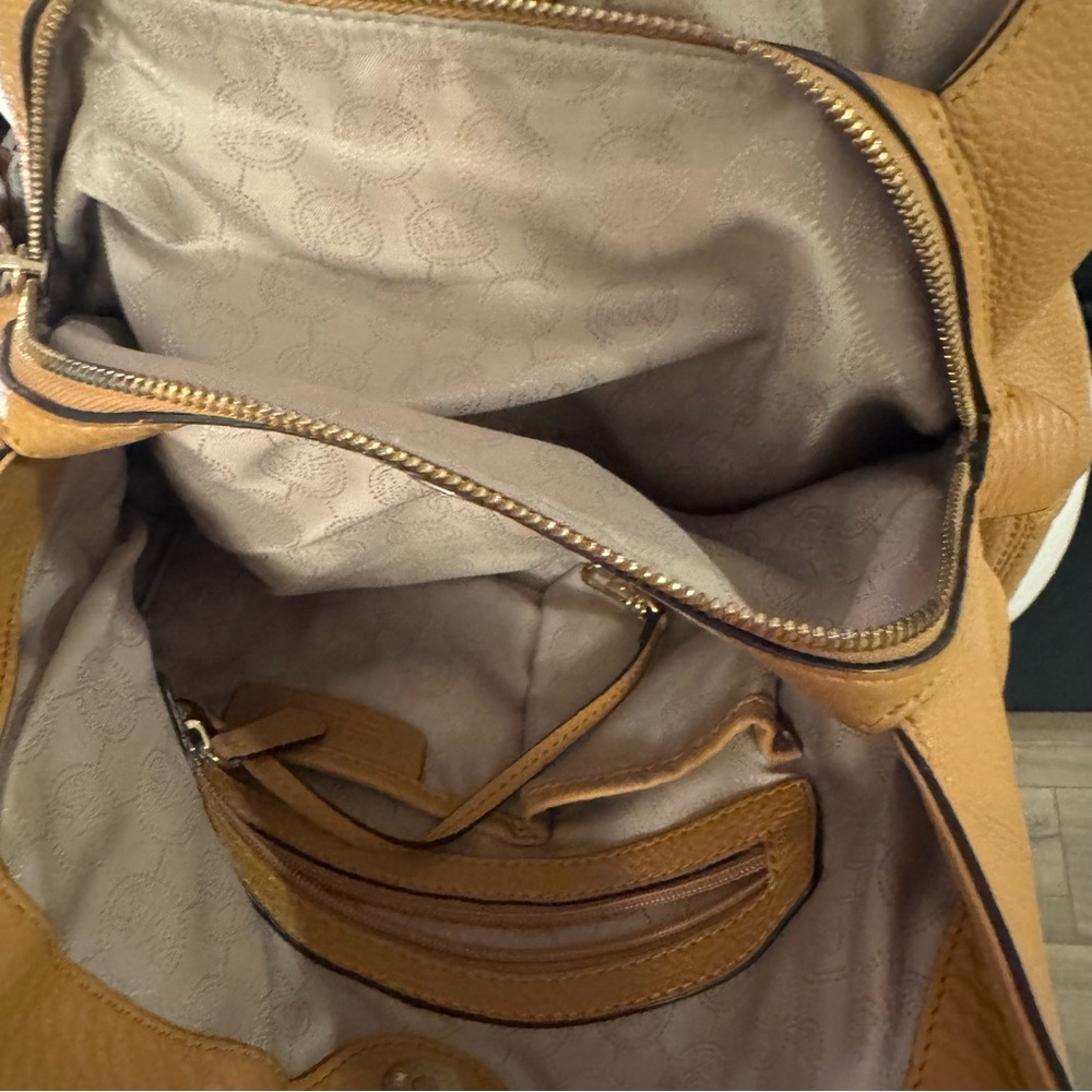 🧡 Michael Kors Soft Pebbled Leather Shoulder Hobo Bag 🧡 - Picture 2 of 5